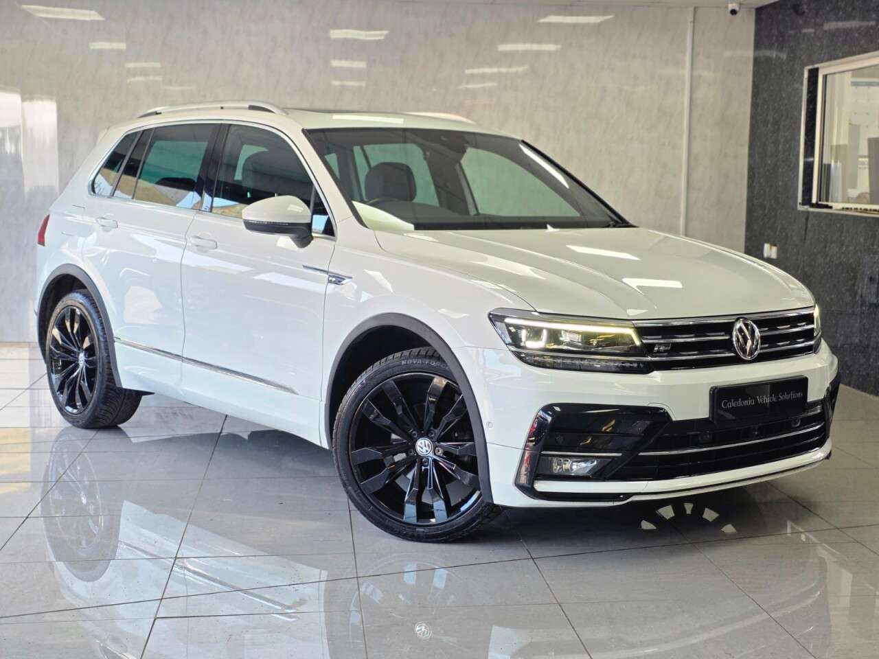 A 2021 VOLKSWAGEN TIGUAN 2.0 TDI R-Line Tech SUV 5dr Diesel DSG 4Motion Euro 6 (s/s) (150 ps) A 2021 VOLKSWAGEN TIGUAN 2.0 TDI R-Line Tech SUV 5dr Diesel DSG 4Motion Euro 6 (s/s) (150 ps)