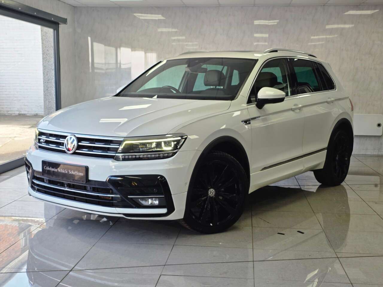 A 2021 VOLKSWAGEN TIGUAN 2.0 TDI R-Line Tech SUV 5dr Diesel DSG 4Motion Euro 6 (s/s) (150 ps) A 2021 VOLKSWAGEN TIGUAN 2.0 TDI R-Line Tech SUV 5dr Diesel DSG 4Motion Euro 6 (s/s) (150 ps)