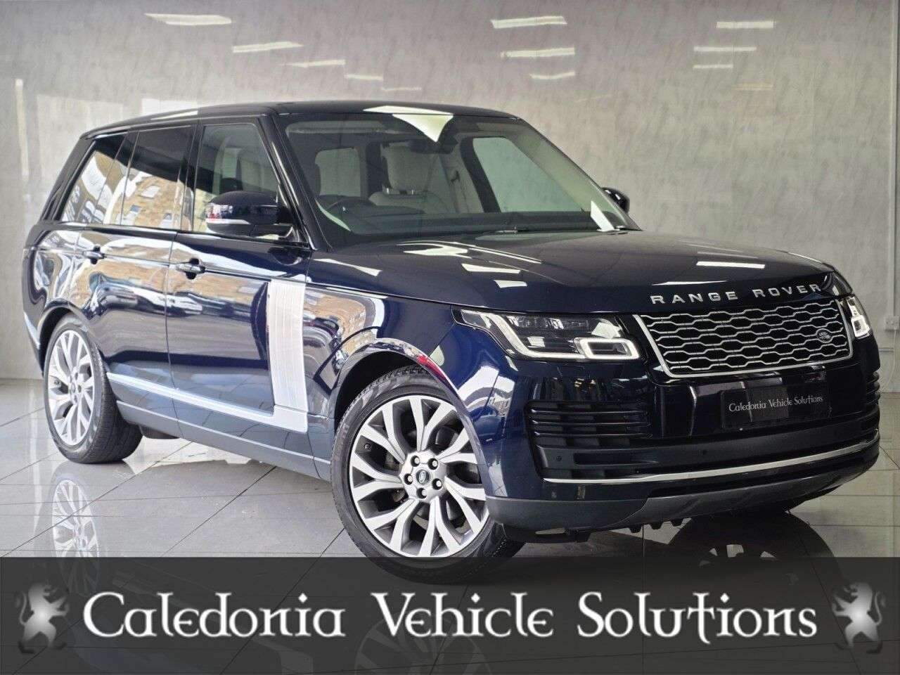 A 2020 LAND ROVER RANGE ROVER 3.0 SD V6 Westminster SUV 5dr Diesel Auto 4WD Euro 6 (s/s) (275 ps) LANDROV A 2020 LAND ROVER RANGE ROVER 3.0 SD V6 Westminster SUV 5dr Diesel Auto 4WD Euro 6 (s/s) (275 ps) LANDROV