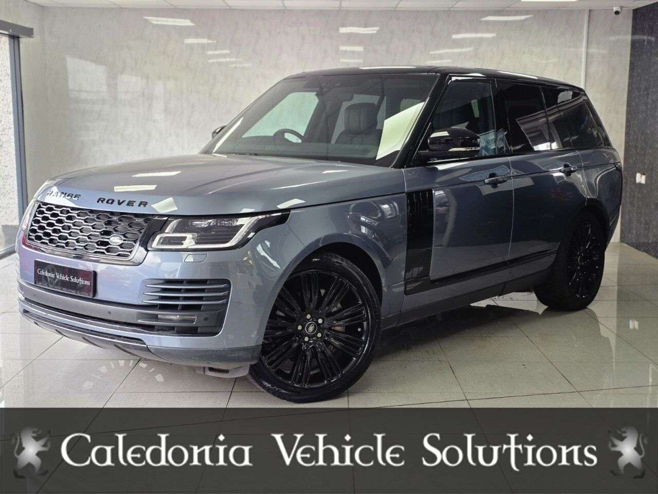 A 2021 LAND ROVER RANGE ROVER 3.0 D300 MHEV Westminster Black SUV 5dr Diesel Auto 4WD Euro 6 (s/s) (300 p A 2021 LAND ROVER RANGE ROVER 3.0 D300 MHEV Westminster Black SUV 5dr Diesel Auto 4WD Euro 6 (s/s) (300 p