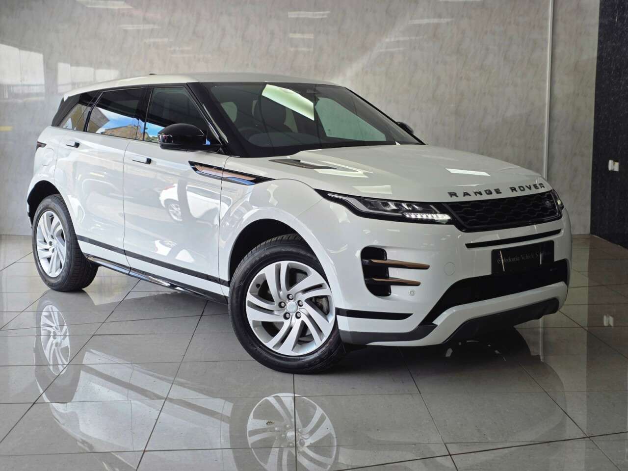 A 2022 LAND ROVER RANGE ROVER EVOQUE 2.0 D200 MHEV R-Dynamic S SUV 5dr Diesel Auto 4WD Euro 6 (s/s) (204 ps) A 2022 LAND ROVER RANGE ROVER EVOQUE 2.0 D200 MHEV R-Dynamic S SUV 5dr Diesel Auto 4WD Euro 6 (s/s) (204 ps)