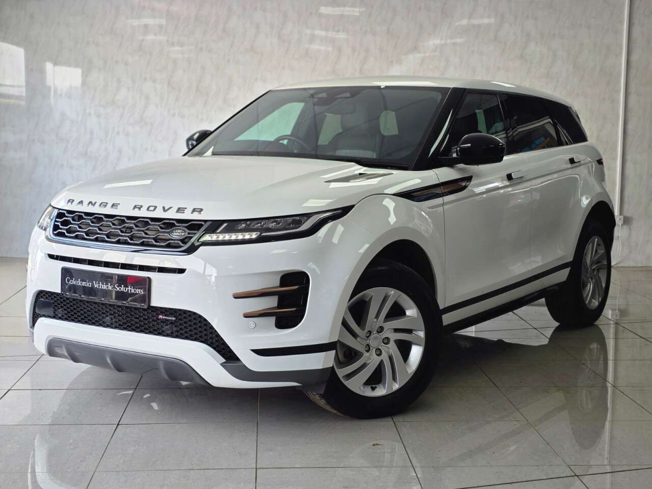 A 2022 LAND ROVER RANGE ROVER EVOQUE 2.0 D200 MHEV R-Dynamic S SUV 5dr Diesel Auto 4WD Euro 6 (s/s) (204 ps) A 2022 LAND ROVER RANGE ROVER EVOQUE 2.0 D200 MHEV R-Dynamic S SUV 5dr Diesel Auto 4WD Euro 6 (s/s) (204 ps)