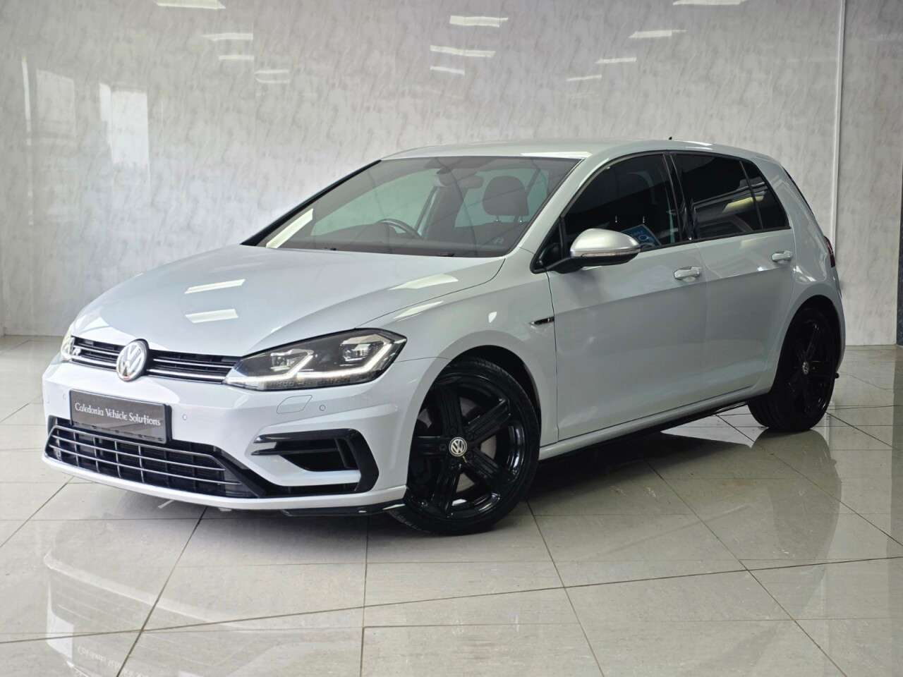 A 2019 VOLKSWAGEN GOLF 2.0 TSI R Hatchback 5dr Petrol DSG 4Motion Euro 6 (s/s) (300 ps) A 2019 VOLKSWAGEN GOLF 2.0 TSI R Hatchback 5dr Petrol DSG 4Motion Euro 6 (s/s) (300 ps)