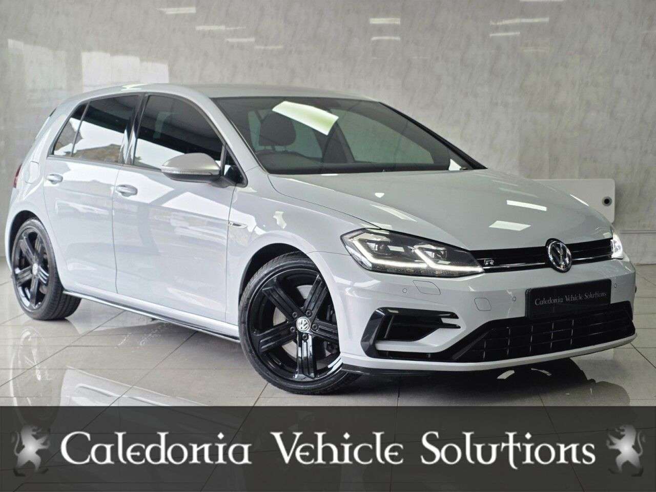 A 2019 VOLKSWAGEN GOLF 2.0 TSI R Hatchback 5dr Petrol DSG 4Motion Euro 6 (s/s) (300 ps) A 2019 VOLKSWAGEN GOLF 2.0 TSI R Hatchback 5dr Petrol DSG 4Motion Euro 6 (s/s) (300 ps)