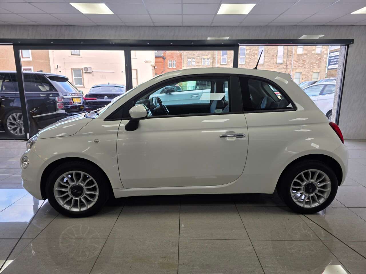 2017 FIAT 500 2017 FIAT 500