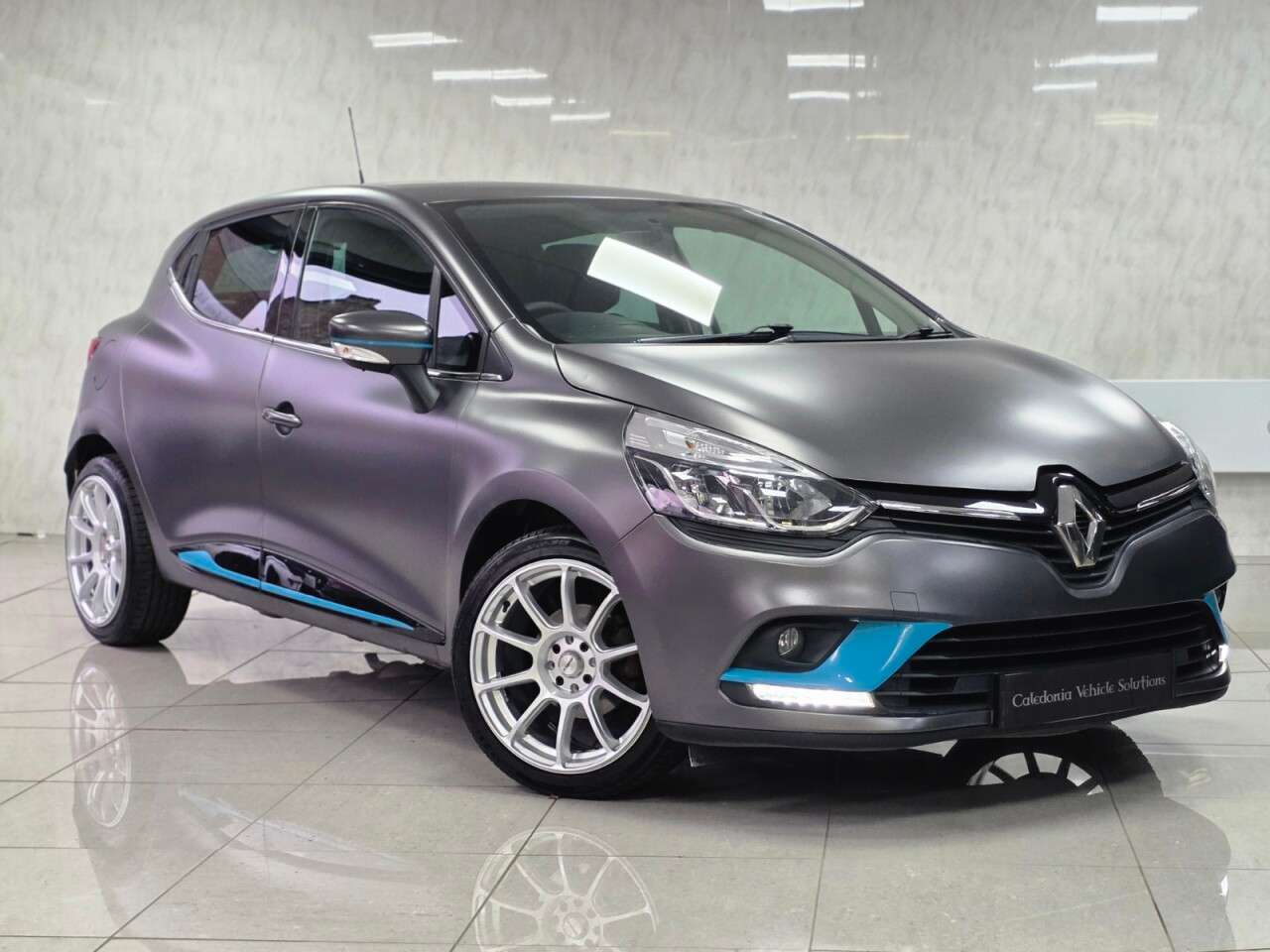 A 2019 RENAULT CLIO 0.9 TCe Iconic Hatchback 5dr Petrol Manual Euro 6 (s/s) (90 ps) A 2019 RENAULT CLIO 0.9 TCe Iconic Hatchback 5dr Petrol Manual Euro 6 (s/s) (90 ps)