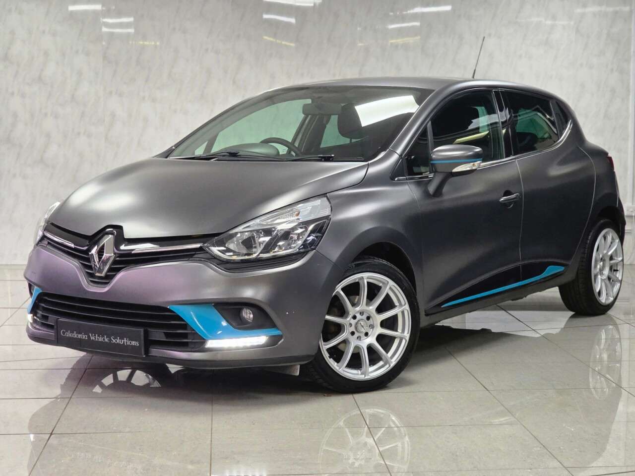 A 2019 RENAULT CLIO 0.9 TCe Iconic Hatchback 5dr Petrol Manual Euro 6 (s/s) (90 ps) A 2019 RENAULT CLIO 0.9 TCe Iconic Hatchback 5dr Petrol Manual Euro 6 (s/s) (90 ps)