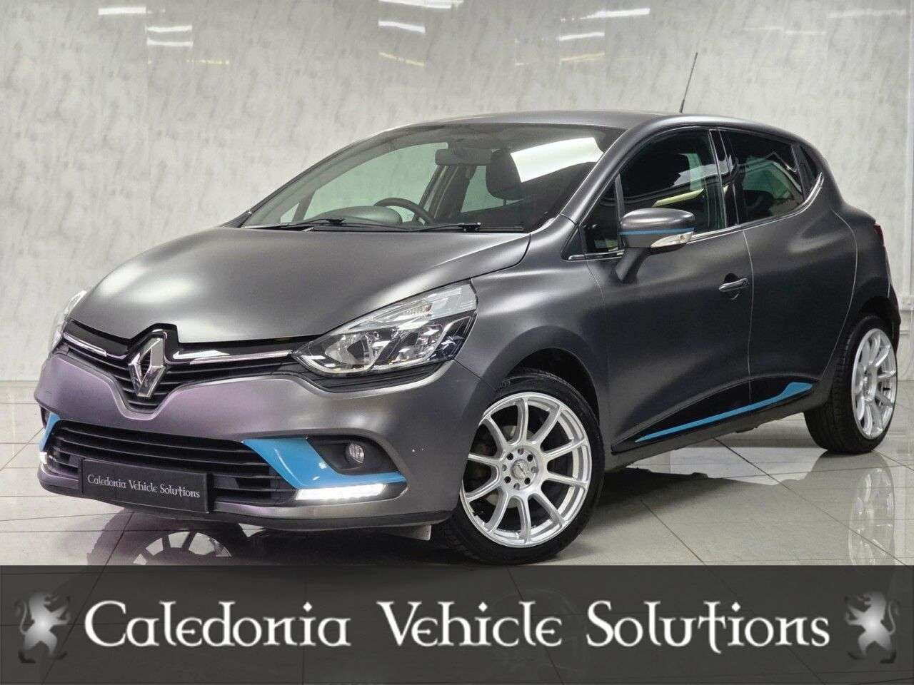 A 2019 RENAULT CLIO 0.9 TCe Iconic Hatchback 5dr Petrol Manual Euro 6 (s/s) (90 ps) A 2019 RENAULT CLIO 0.9 TCe Iconic Hatchback 5dr Petrol Manual Euro 6 (s/s) (90 ps)