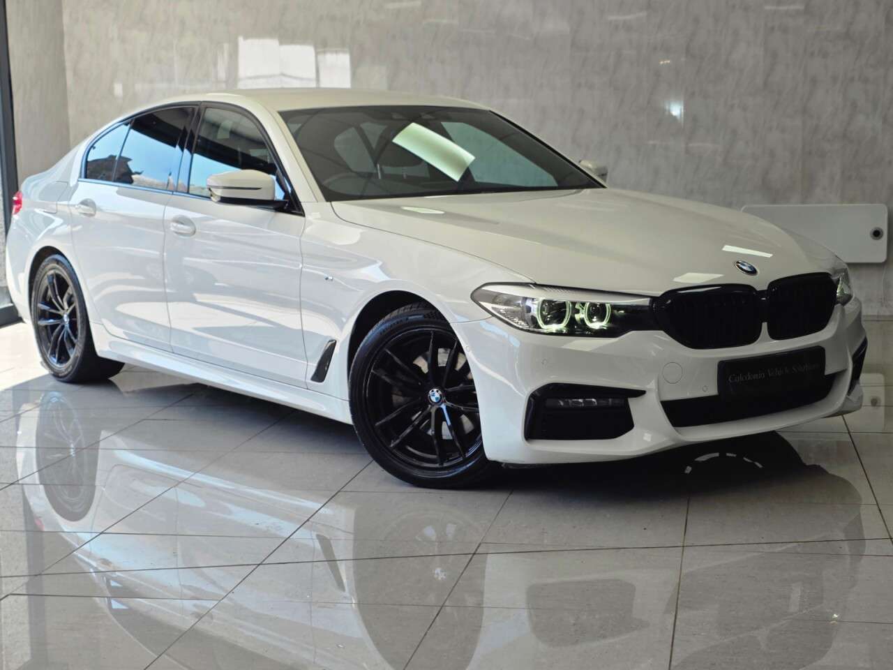 A 2019 BMW 5 SERIES 2.0 520i GPF M Sport Saloon 4dr Petrol Auto Euro 6 (s/s) (184 ps) A 2019 BMW 5 SERIES 2.0 520i GPF M Sport Saloon 4dr Petrol Auto Euro 6 (s/s) (184 ps)