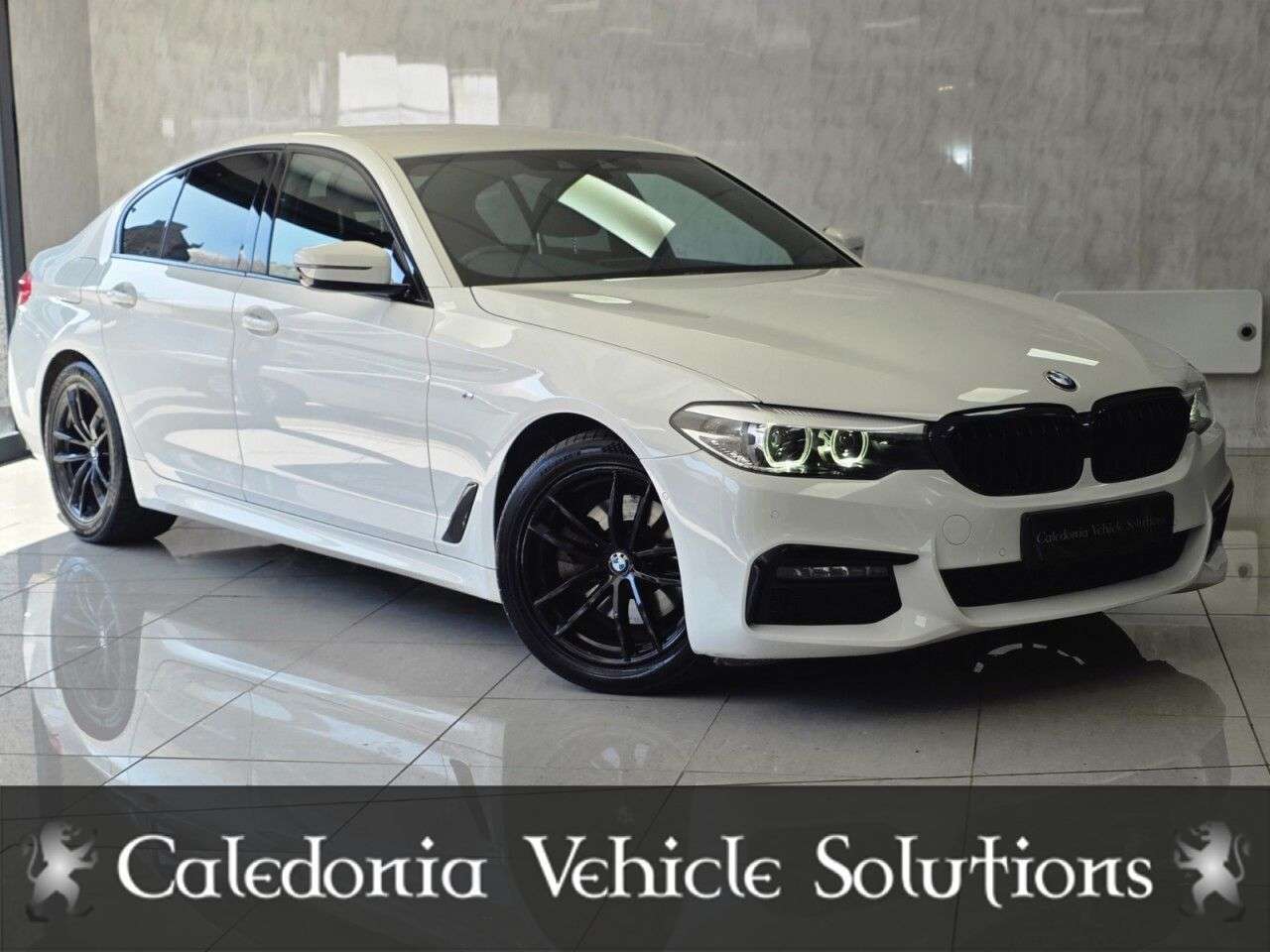 A 2019 BMW 5 SERIES 2.0 520i GPF M Sport Saloon 4dr Petrol Auto Euro 6 (s/s) (184 ps) A 2019 BMW 5 SERIES 2.0 520i GPF M Sport Saloon 4dr Petrol Auto Euro 6 (s/s) (184 ps)