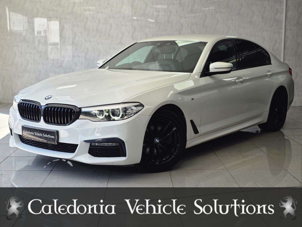 A 2019 BMW 5 SERIES 2.0 520i GPF M Sport Saloon 4dr Petrol Auto Euro 6 (s/s) (184 ps) A 2019 BMW 5 SERIES 2.0 520i GPF M Sport Saloon 4dr Petrol Auto Euro 6 (s/s) (184 ps)
