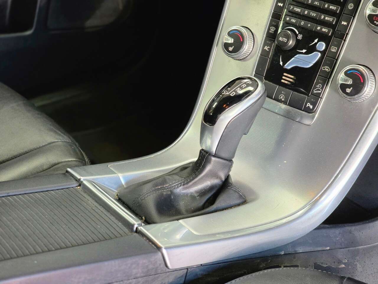 2017 VOLVO XC60 2017 VOLVO XC60