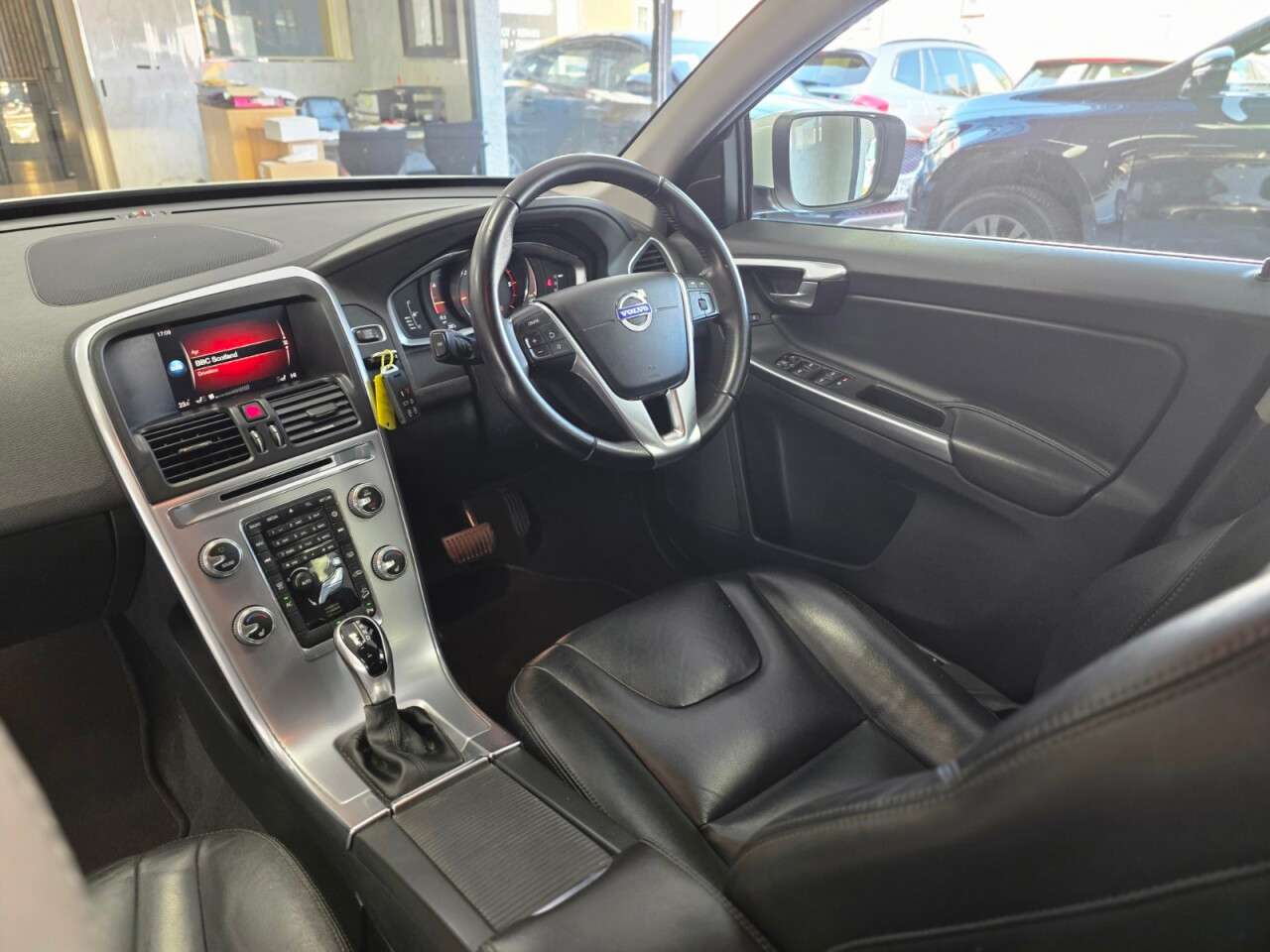 2017 VOLVO XC60 2017 VOLVO XC60