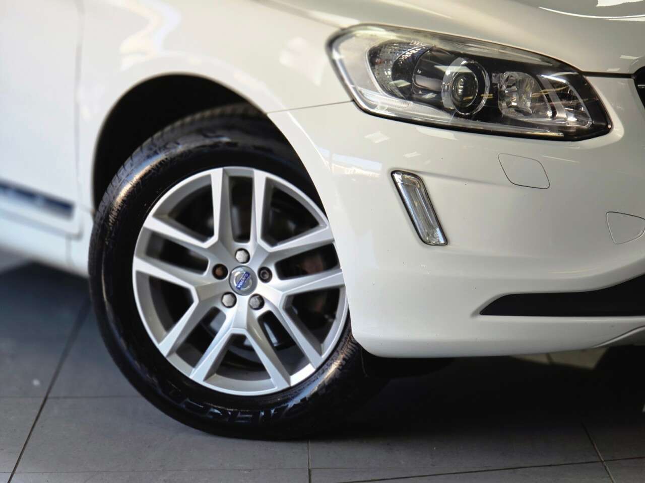 2017 VOLVO XC60 2017 VOLVO XC60