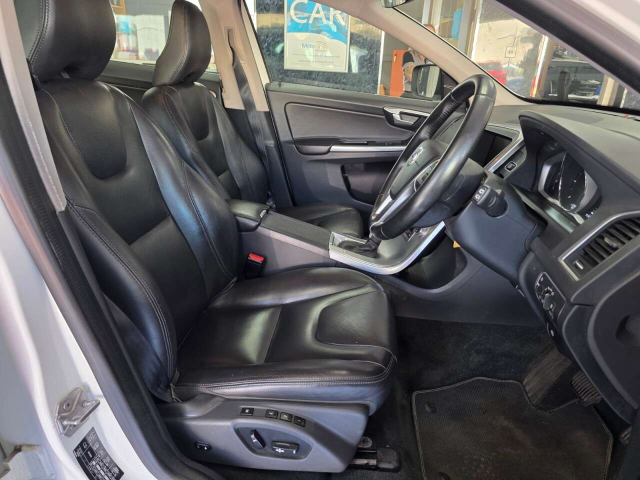 2017 VOLVO XC60 2017 VOLVO XC60