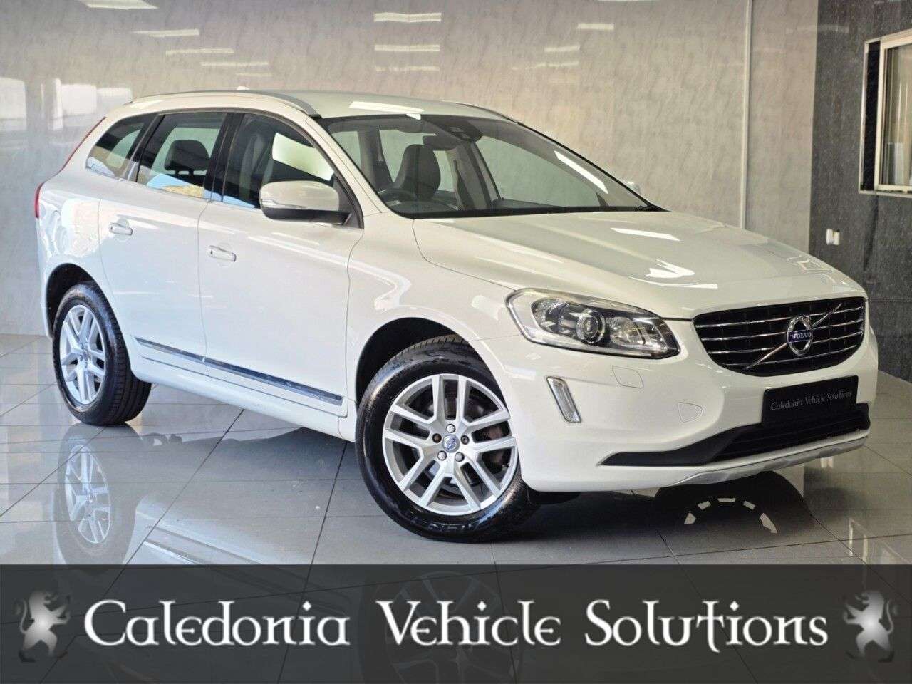 A 2017 VOLVO XC60 2.4 D5 SE Lux Nav SUV 5dr Diesel Auto AWD Euro 6 (s/s) (220 ps) A 2017 VOLVO XC60 2.4 D5 SE Lux Nav SUV 5dr Diesel Auto AWD Euro 6 (s/s) (220 ps)