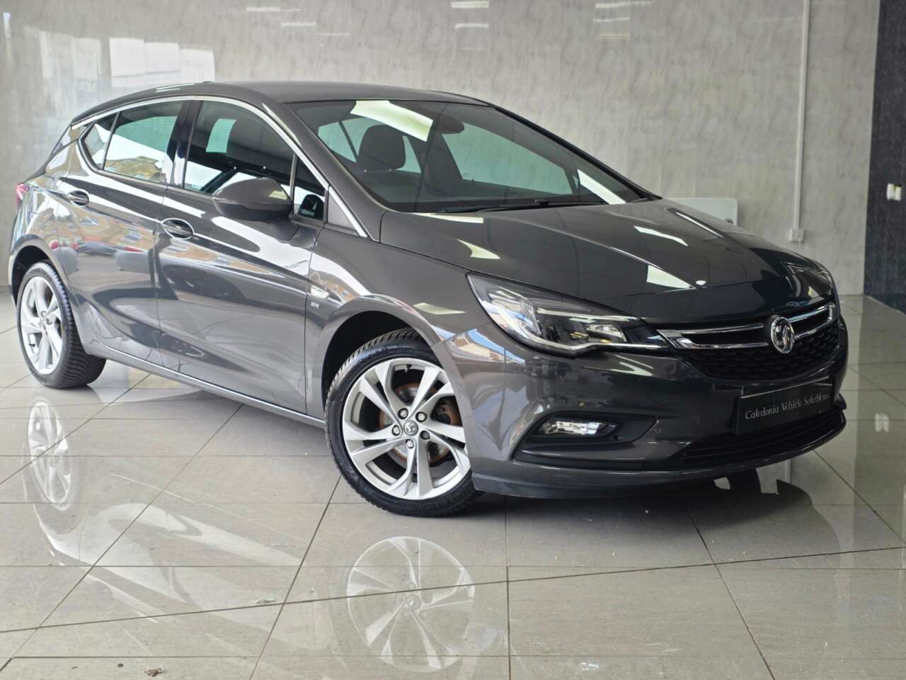 A 2017 VAUXHALL ASTRA 1.4i Turbo SRi Nav Hatchback 5dr Petrol Manual Euro 6 (150 ps) A 2017 VAUXHALL ASTRA 1.4i Turbo SRi Nav Hatchback 5dr Petrol Manual Euro 6 (150 ps)