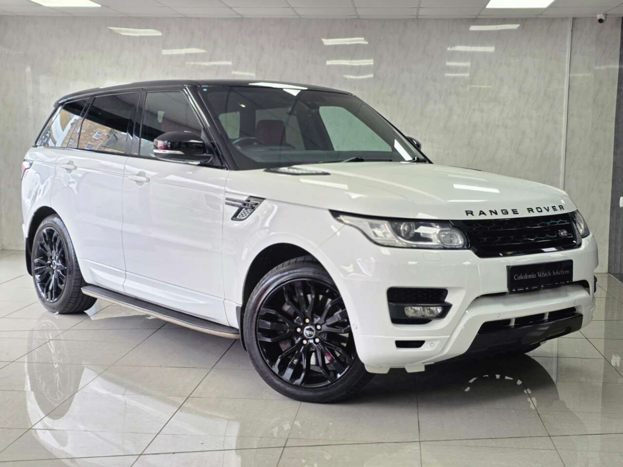 A 2013 LAND ROVER RANGE ROVER SPORT 3.0 SD V6 HSE SUV 5dr Diesel Auto 4WD Euro 5 (s/s) (292 ps) FUJI WHITE WITH A 2013 LAND ROVER RANGE ROVER SPORT 3.0 SD V6 HSE SUV 5dr Diesel Auto 4WD Euro 5 (s/s) (292 ps) FUJI WHITE WITH