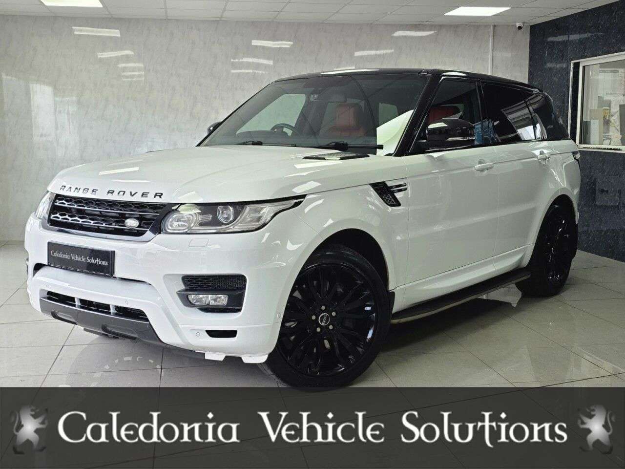 A 2013 LAND ROVER RANGE ROVER SPORT 3.0 SD V6 HSE SUV 5dr Diesel Auto 4WD Euro 5 (s/s) (292 ps) FUJI WHITE WITH A 2013 LAND ROVER RANGE ROVER SPORT 3.0 SD V6 HSE SUV 5dr Diesel Auto 4WD Euro 5 (s/s) (292 ps) FUJI WHITE WITH