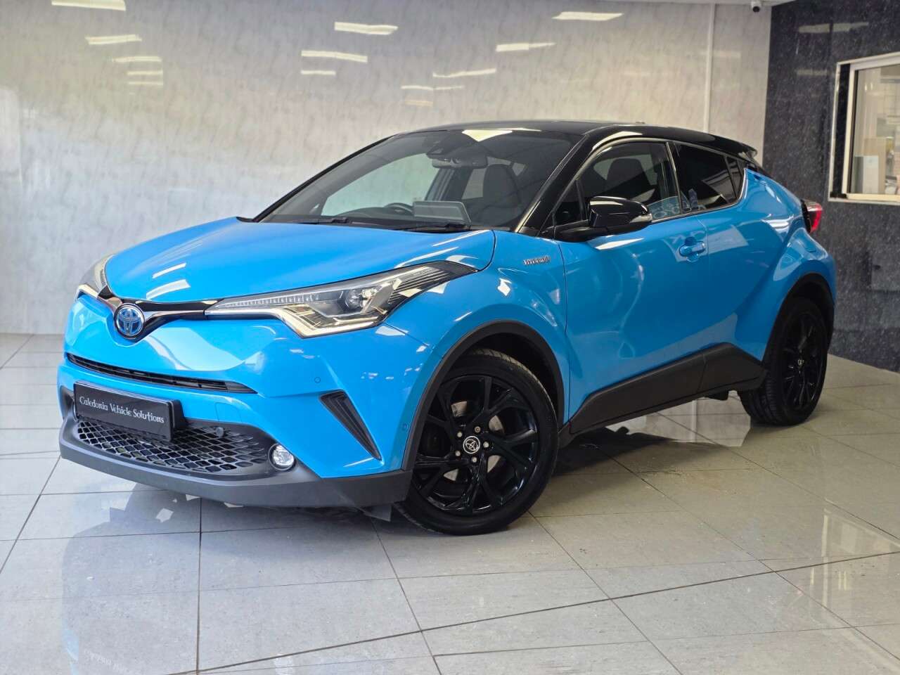 A 2019 TOYOTA C-HR 1.8 VVT-h Dynamic SUV 5dr Petrol Hybrid CVT Euro 6 (s/s) (122 ps) A 2019 TOYOTA C-HR 1.8 VVT-h Dynamic SUV 5dr Petrol Hybrid CVT Euro 6 (s/s) (122 ps)