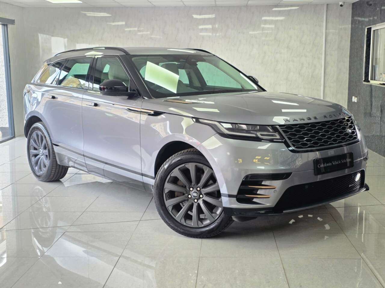 A 2022 LAND ROVER RANGE ROVER VELAR 2.0 D200 MHEV R-Dynamic SE SUV 5dr Diesel Auto 4WD Euro 6 (s/s) (204 ps) A 2022 LAND ROVER RANGE ROVER VELAR 2.0 D200 MHEV R-Dynamic SE SUV 5dr Diesel Auto 4WD Euro 6 (s/s) (204 ps)