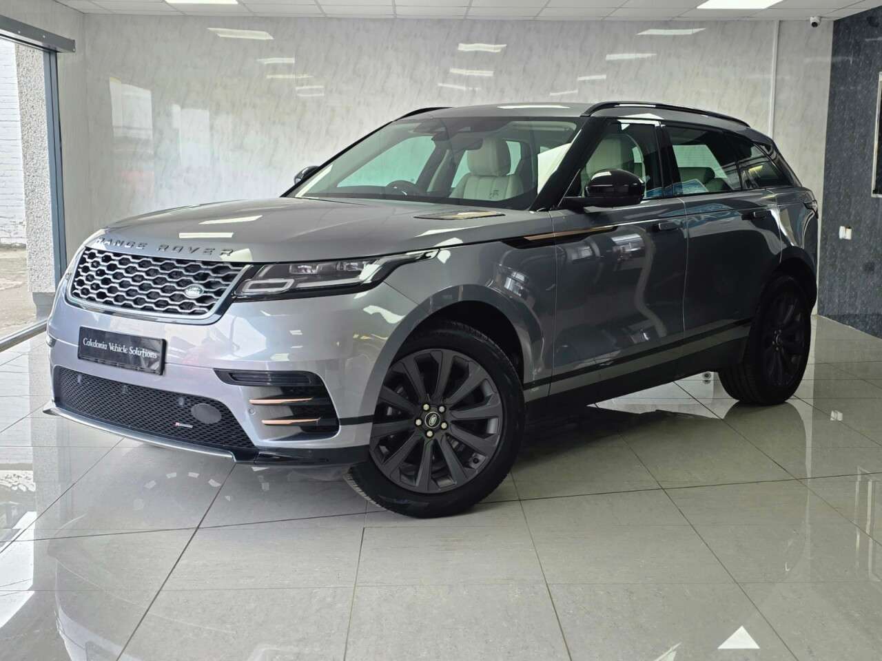 A 2022 LAND ROVER RANGE ROVER VELAR 2.0 D200 MHEV R-Dynamic SE SUV 5dr Diesel Auto 4WD Euro 6 (s/s) (204 ps) A 2022 LAND ROVER RANGE ROVER VELAR 2.0 D200 MHEV R-Dynamic SE SUV 5dr Diesel Auto 4WD Euro 6 (s/s) (204 ps)
