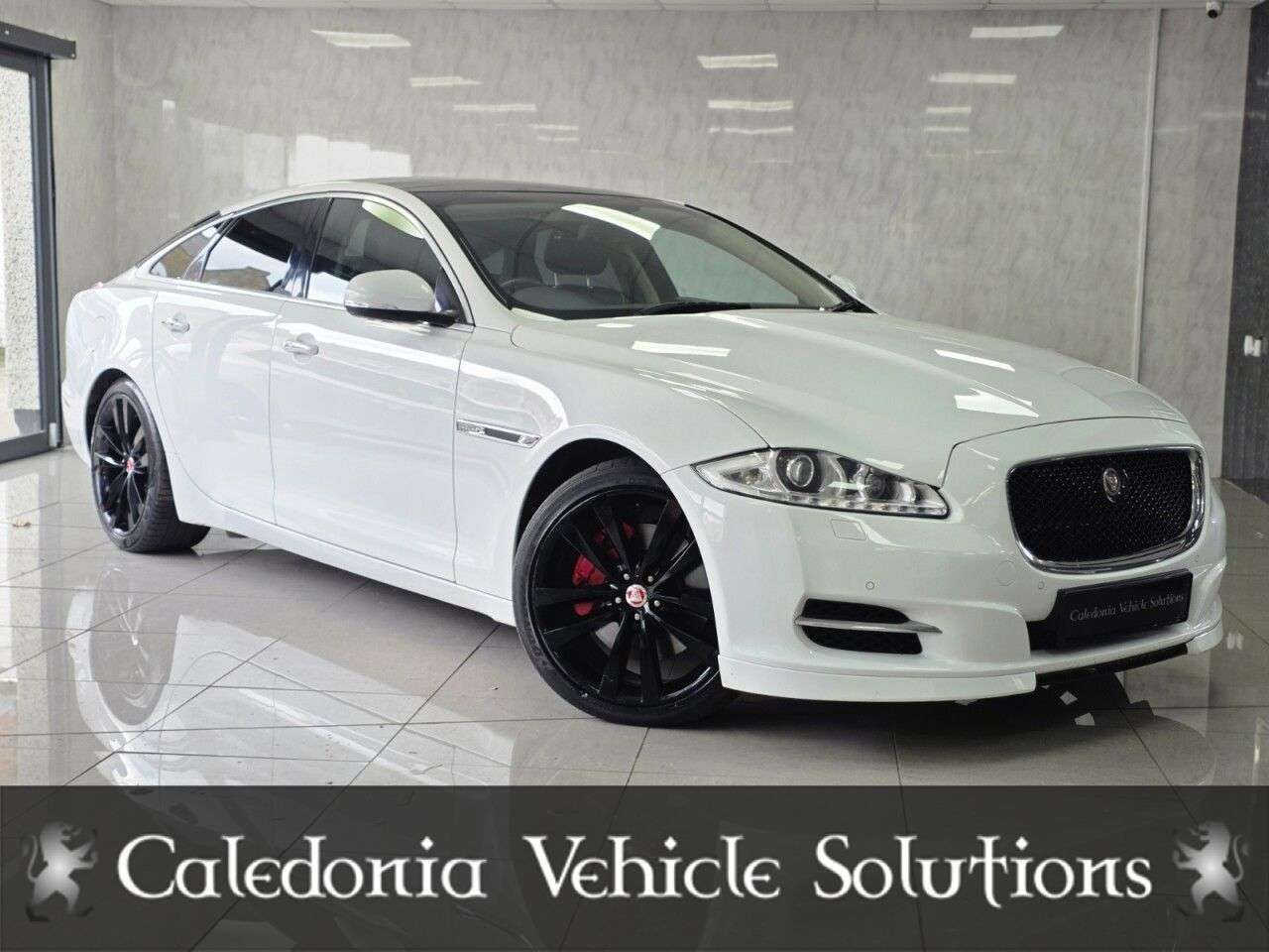 A 2013 JAGUAR XJ 3.0d V6 Portfolio Saloon 4dr Diesel Auto Euro 5 (s/s) (275 ps) A 2013 JAGUAR XJ 3.0d V6 Portfolio Saloon 4dr Diesel Auto Euro 5 (s/s) (275 ps)