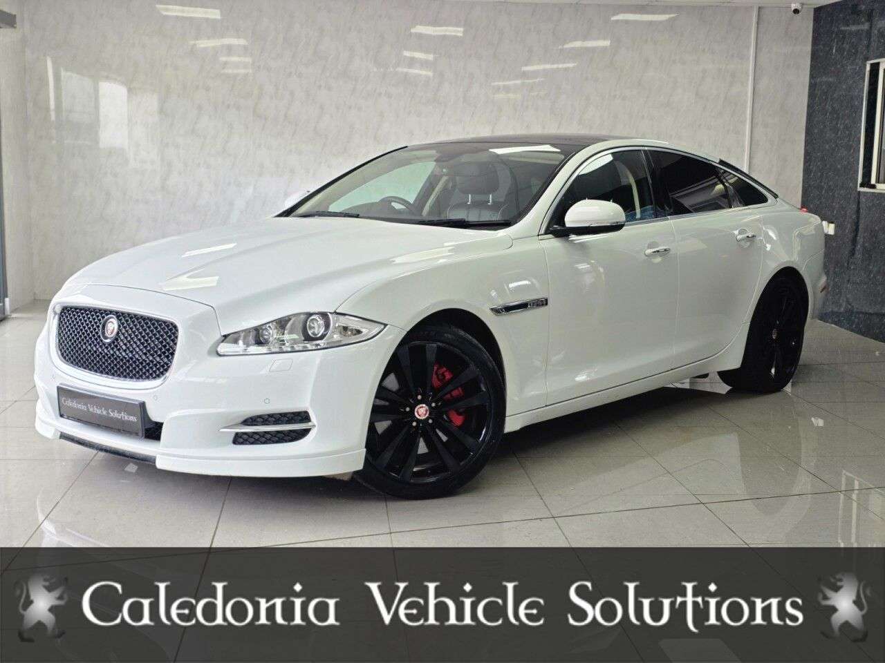 A 2013 JAGUAR XJ 3.0d V6 Portfolio Saloon 4dr Diesel Auto Euro 5 (s/s) (275 ps) A 2013 JAGUAR XJ 3.0d V6 Portfolio Saloon 4dr Diesel Auto Euro 5 (s/s) (275 ps)