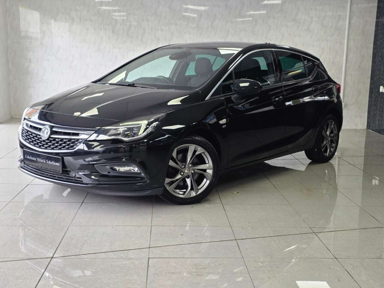 A 2016 VAUXHALL ASTRA 1.6 CDTi BlueInjection SRi Nav Hatchback 5dr Diesel Manual Euro 6 (s/s) (13 A 2016 VAUXHALL ASTRA 1.6 CDTi BlueInjection SRi Nav Hatchback 5dr Diesel Manual Euro 6 (s/s) (13