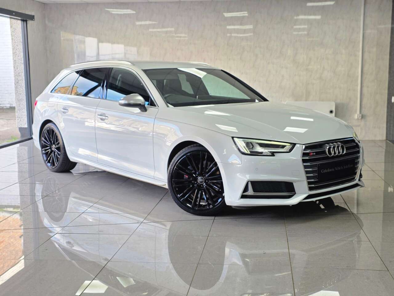 A 2017 AUDI A4 AVANT TFSI QUATTRO S4 A 2017 AUDI A4 AVANT TFSI QUATTRO S4