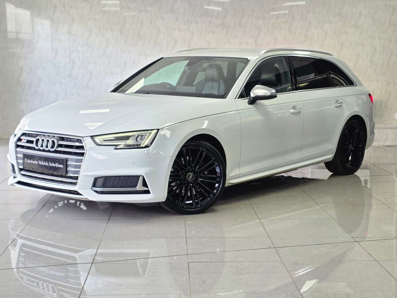 A 2017 AUDI A4 AVANT TFSI QUATTRO S4 A 2017 AUDI A4 AVANT TFSI QUATTRO S4