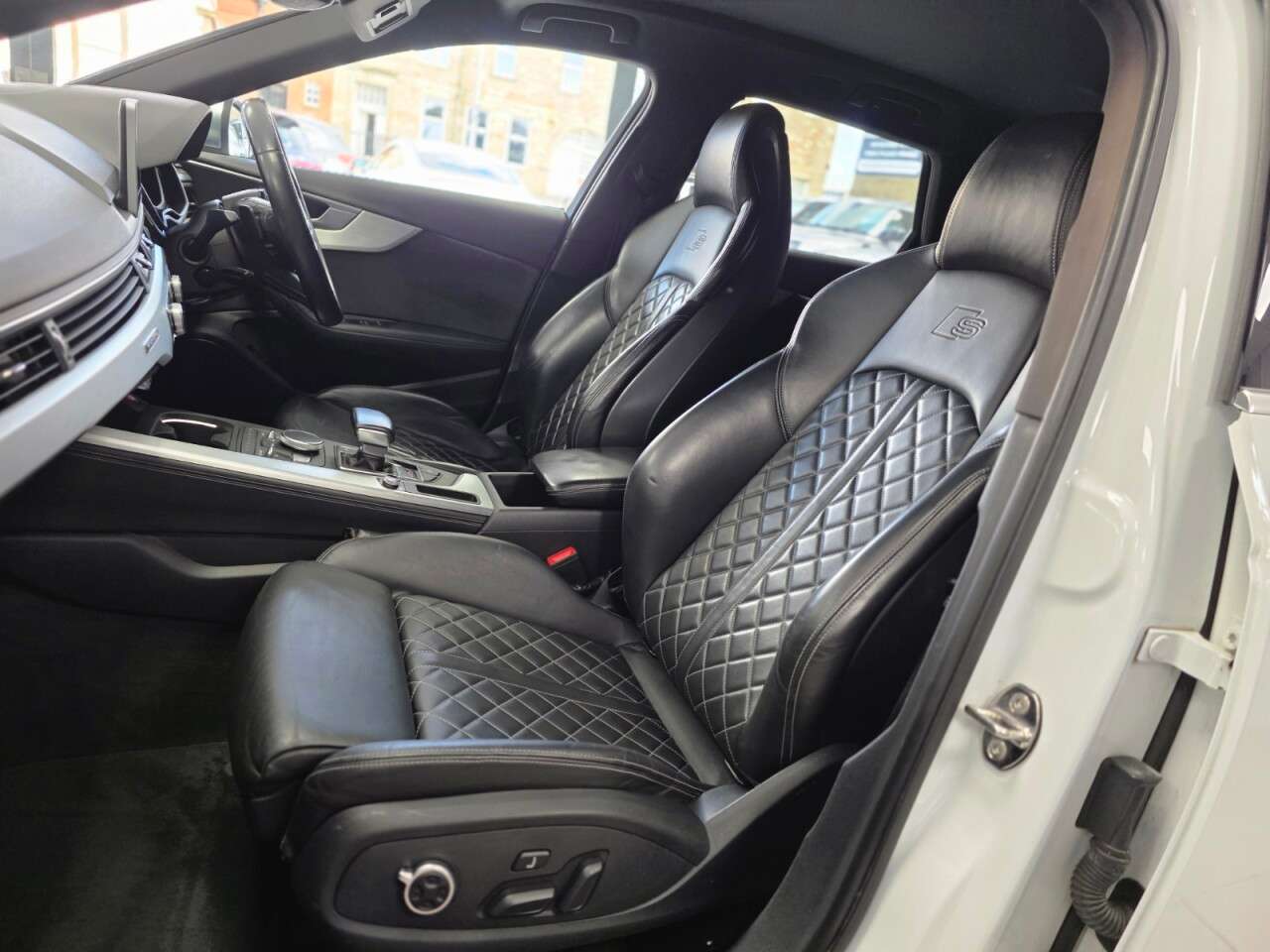 2017 AUDI A4 2017 AUDI A4
