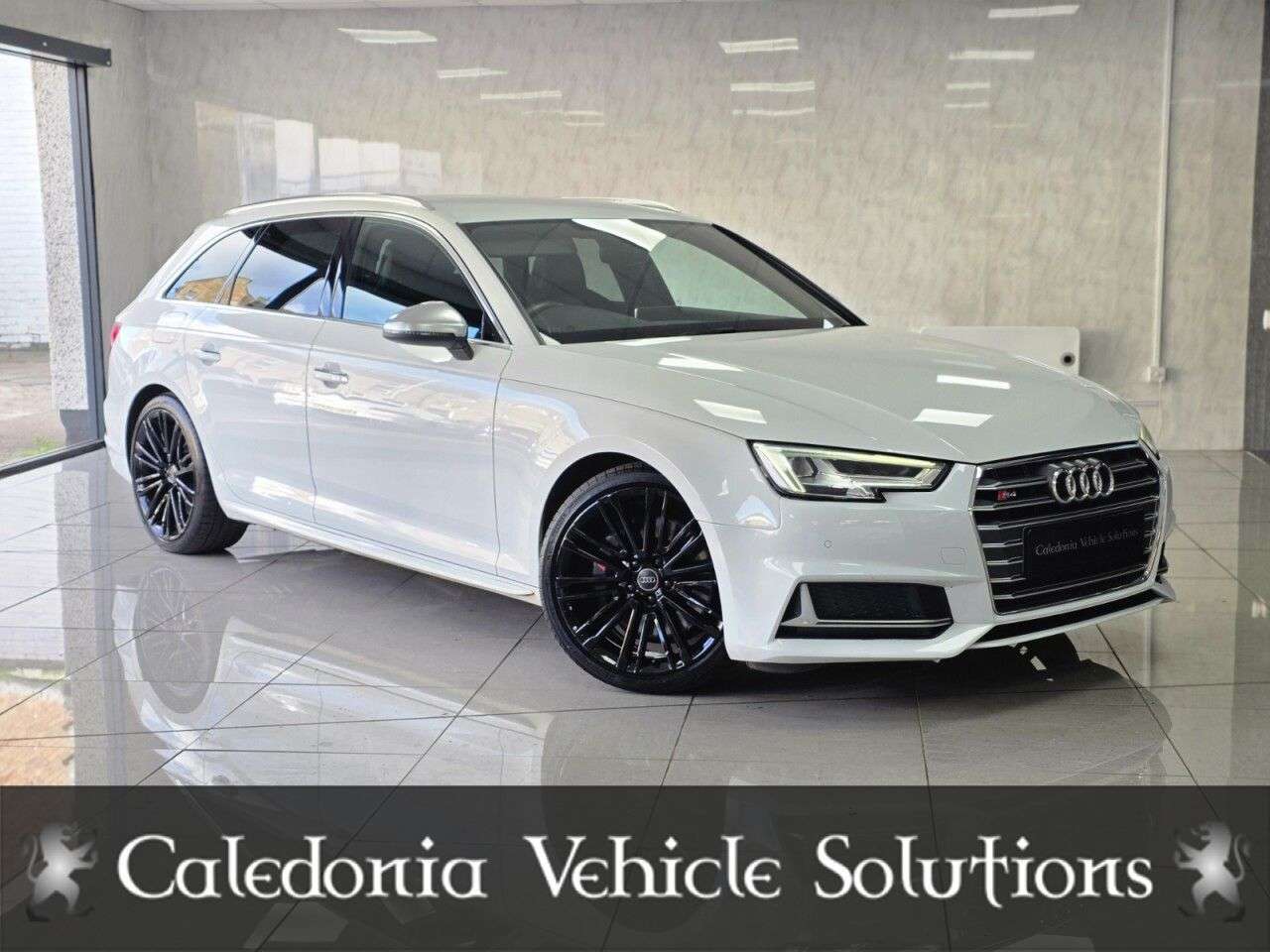 A 2017 AUDI A4 AVANT TFSI QUATTRO S4 A 2017 AUDI A4 AVANT TFSI QUATTRO S4