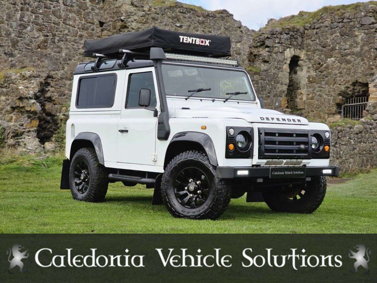 A 2013 LAND ROVER DEFENDER 90 2.2 TDCi Hard Top SUV 3dr Diesel Manual 4WD SWB Euro 5 (122 ps) ONLY 39K MI A 2013 LAND ROVER DEFENDER 90 2.2 TDCi Hard Top SUV 3dr Diesel Manual 4WD SWB Euro 5 (122 ps) ONLY 39K MI