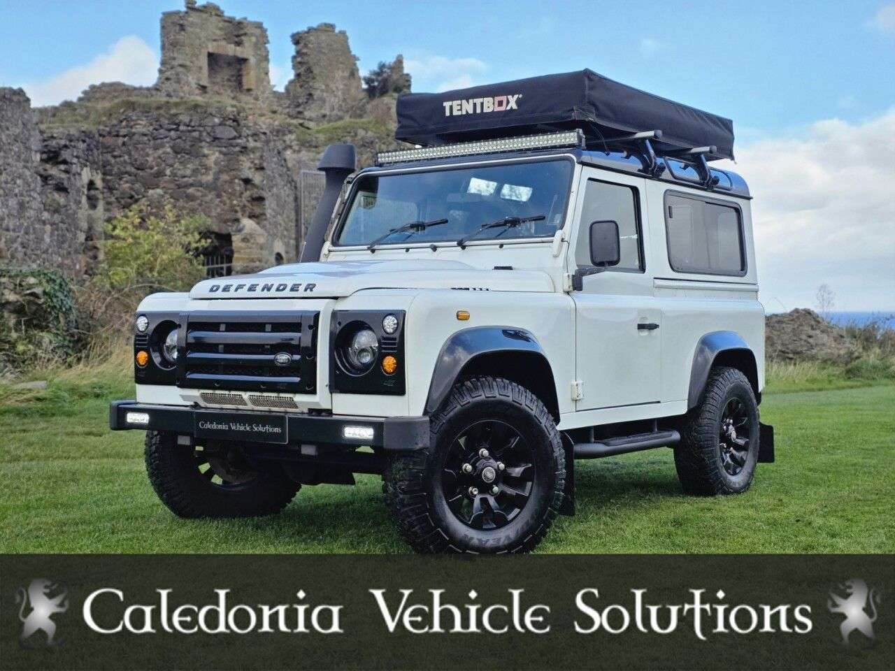 A 2013 LAND ROVER DEFENDER 90 2.2 TDCi Hard Top SUV 3dr Diesel Manual 4WD SWB Euro 5 (122 ps) ONLY 39K MI A 2013 LAND ROVER DEFENDER 90 2.2 TDCi Hard Top SUV 3dr Diesel Manual 4WD SWB Euro 5 (122 ps) ONLY 39K MI