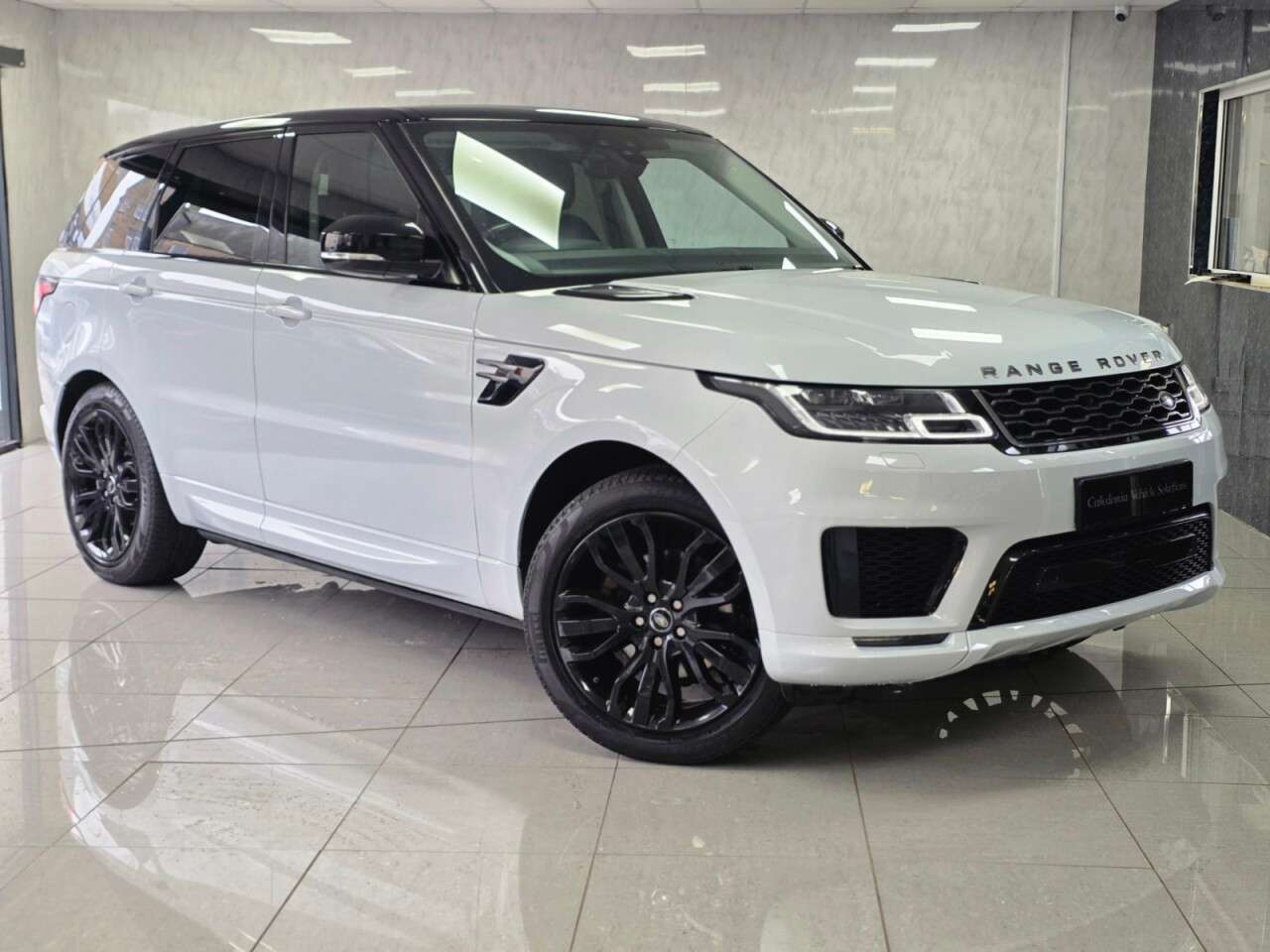 A 2018 LAND ROVER RANGE ROVER SPORT 3.0 SD V6 HSE Dynamic SUV 5dr Diesel Auto 4WD Euro 6 (s/s) (306 ps) A 2018 LAND ROVER RANGE ROVER SPORT 3.0 SD V6 HSE Dynamic SUV 5dr Diesel Auto 4WD Euro 6 (s/s) (306 ps)