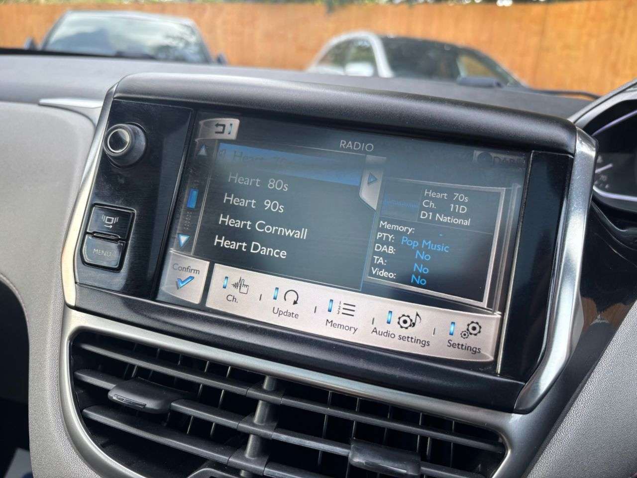 2014 PEUGEOT 208 2014 PEUGEOT 208