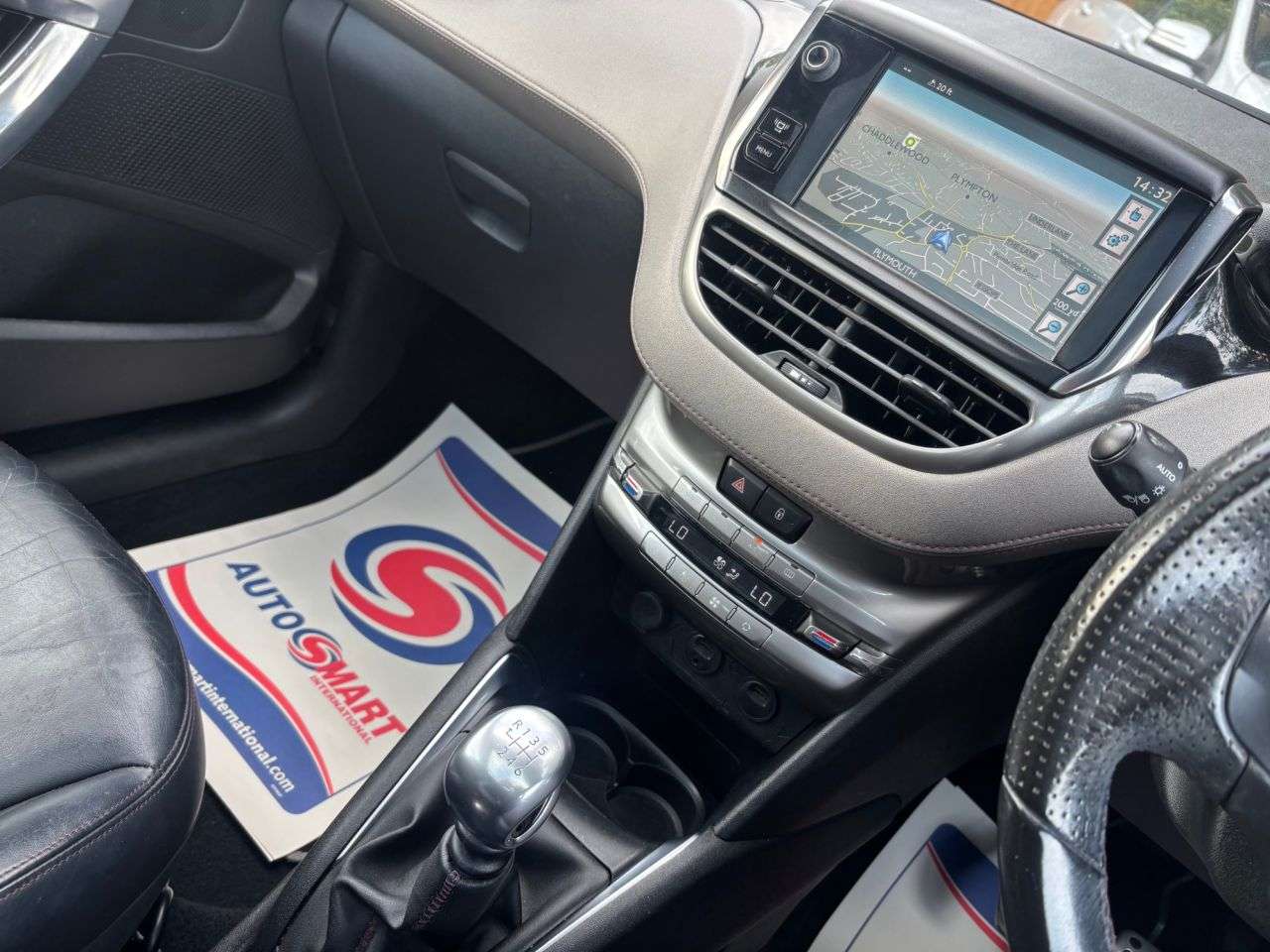 2014 PEUGEOT 208 2014 PEUGEOT 208