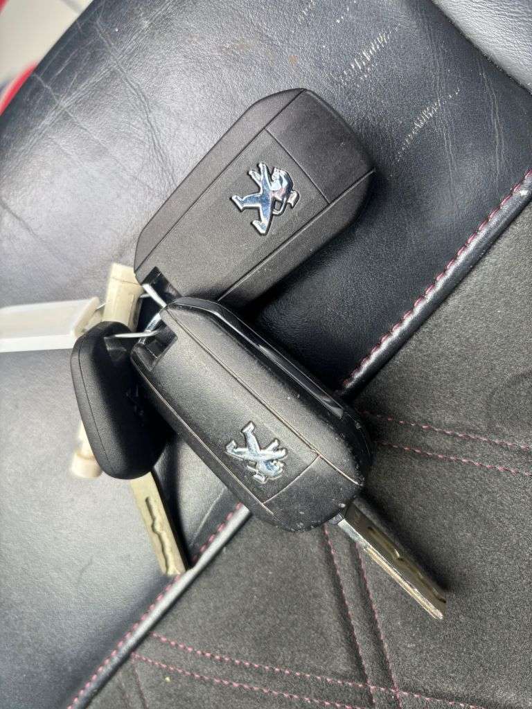 2014 PEUGEOT 208 2014 PEUGEOT 208