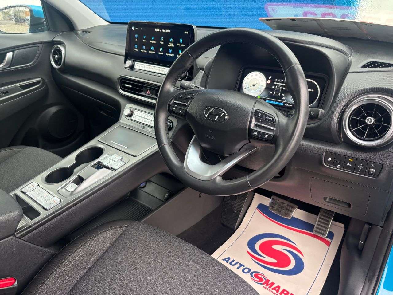 A 2022 HYUNDAI KONA 64kWh Premium SUV 5dr Electric Auto (10.5kW Charger) (204 ps) A 2022 HYUNDAI KONA 64kWh Premium SUV 5dr Electric Auto (10.5kW Charger) (204 ps)
