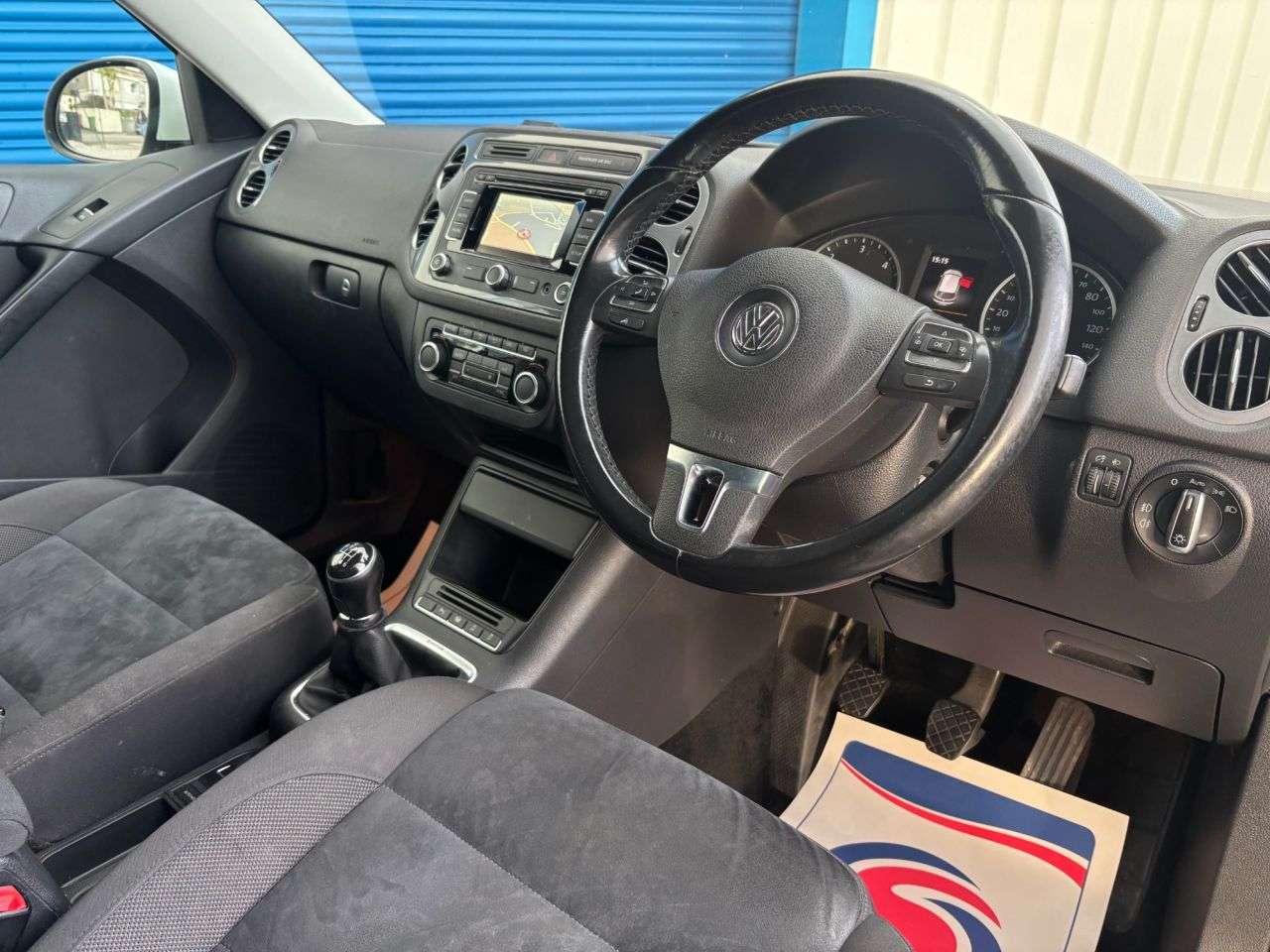 A 2014 VOLKSWAGEN TIGUAN 2.0 TDI BlueMotion Tech Match SUV 5dr Diesel Manual 4WD Euro 5 (s/s) (140 p A 2014 VOLKSWAGEN TIGUAN 2.0 TDI BlueMotion Tech Match SUV 5dr Diesel Manual 4WD Euro 5 (s/s) (140 p