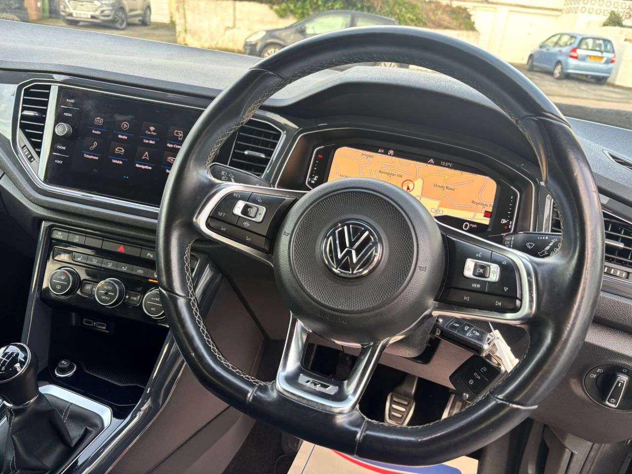 A 2019 VOLKSWAGEN T-ROC 1.6 TDI R-Line SUV 5dr Diesel Manual Euro 6 (s/s) (115 ps) A 2019 VOLKSWAGEN T-ROC 1.6 TDI R-Line SUV 5dr Diesel Manual Euro 6 (s/s) (115 ps)
