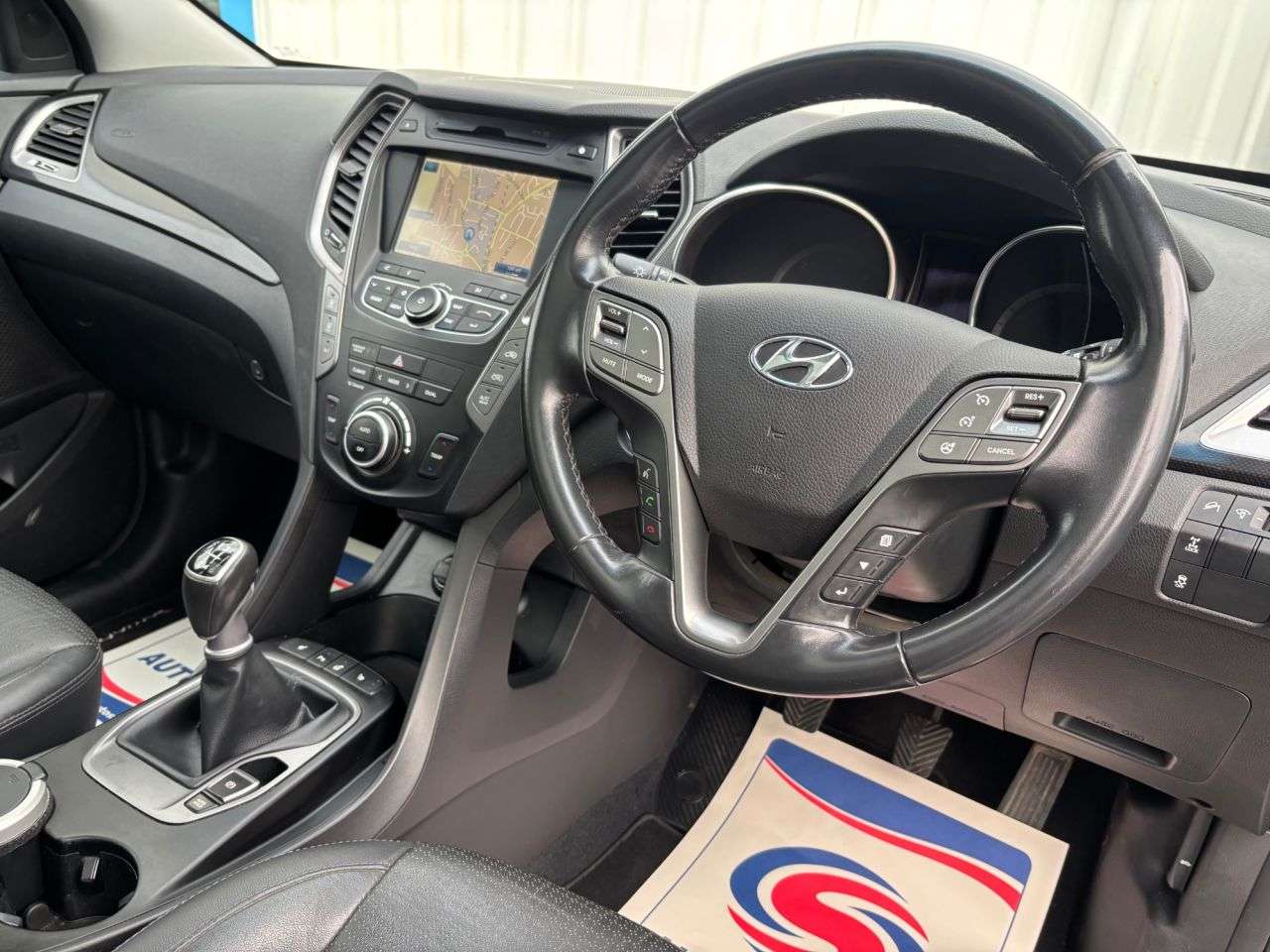 A 2015 HYUNDAI SANTA FE 2.2 CRDi Premium SE SUV 5dr Diesel Manual 4WD Euro 5 (7 seat) (194 bhp) A 2015 HYUNDAI SANTA FE 2.2 CRDi Premium SE SUV 5dr Diesel Manual 4WD Euro 5 (7 seat) (194 bhp)