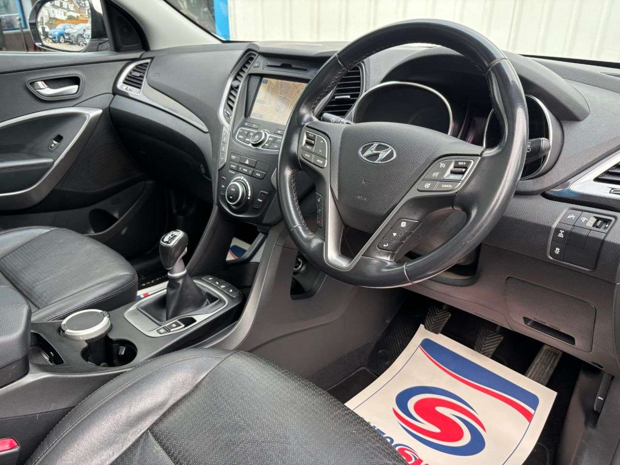 A 2015 HYUNDAI SANTA FE 2.2 CRDi Premium SE SUV 5dr Diesel Manual 4WD Euro 5 (7 seat) (194 bhp) A 2015 HYUNDAI SANTA FE 2.2 CRDi Premium SE SUV 5dr Diesel Manual 4WD Euro 5 (7 seat) (194 bhp)