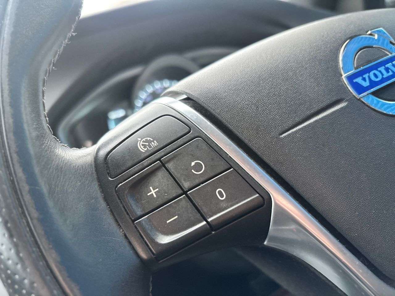 2016 VOLVO V40 2016 VOLVO V40