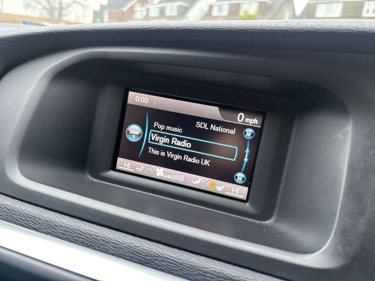 2016 VOLVO V40 2016 VOLVO V40