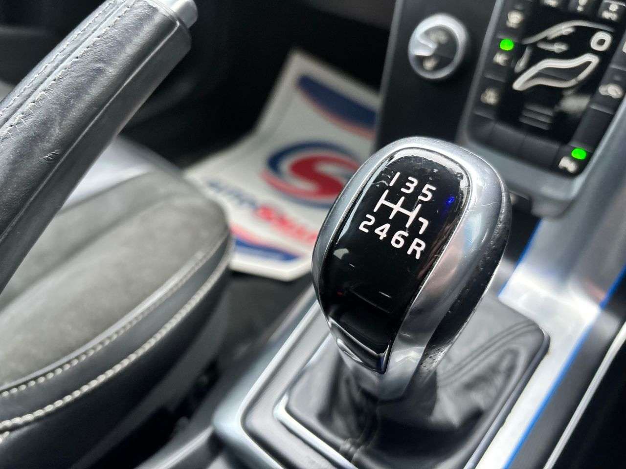 2016 VOLVO V40 2016 VOLVO V40