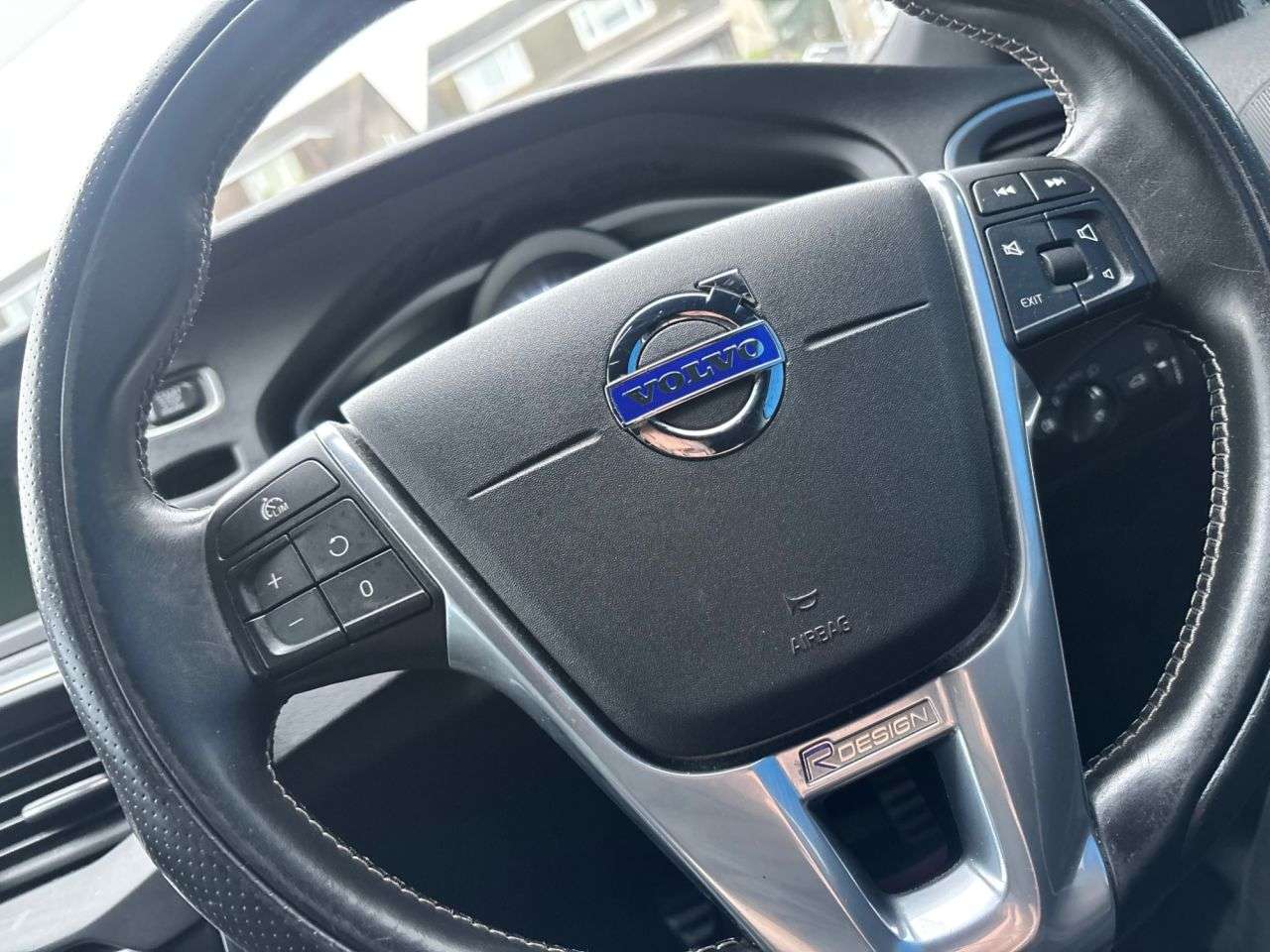 2016 VOLVO V40 2016 VOLVO V40