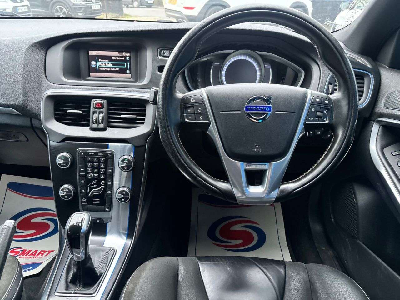 2016 VOLVO V40 2016 VOLVO V40