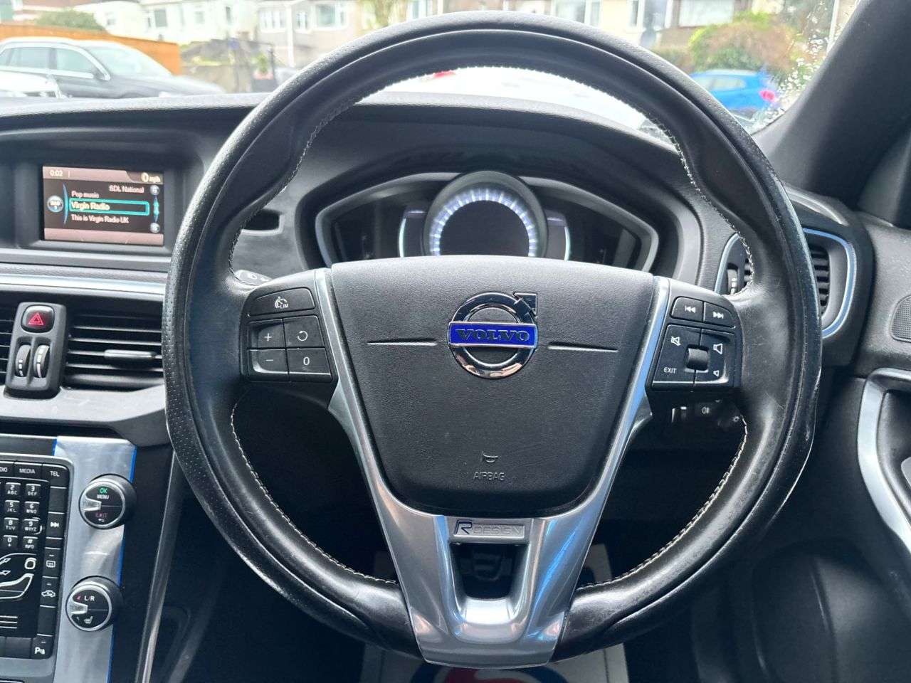 2016 VOLVO V40 2016 VOLVO V40